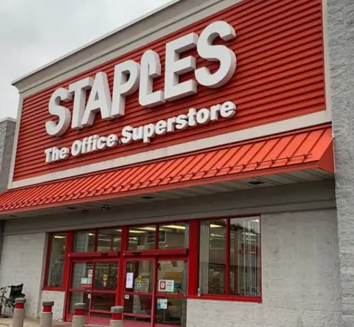 Does-Staples-Allow-Dogs-1