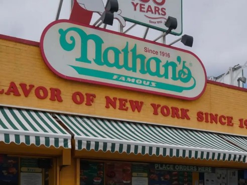 Does Nathan's Famous Allow Dogs
